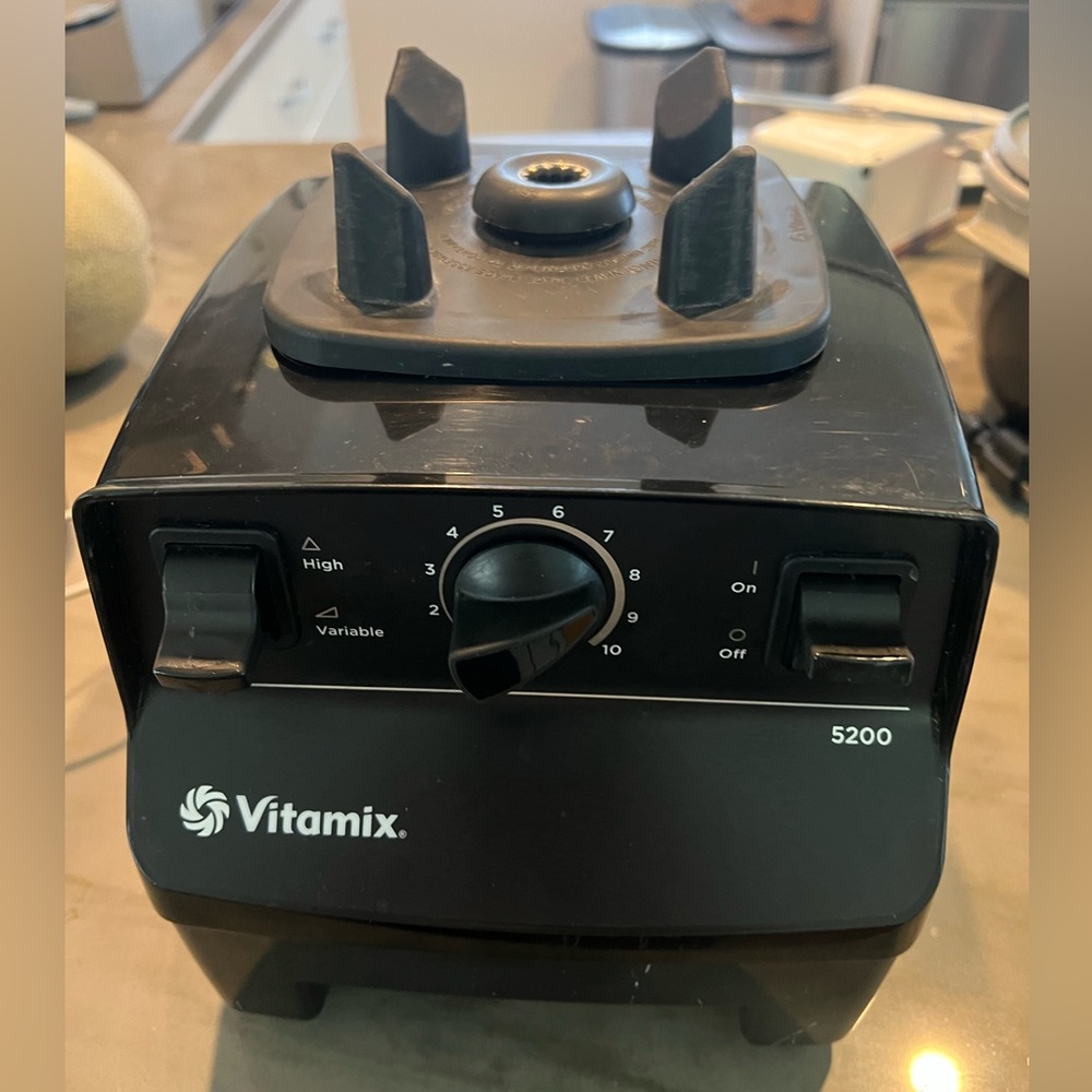 Vitamix 5200 Professional Blender Base - Black For parts...tested and works